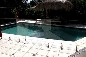 Frameless-Pool-Fencing