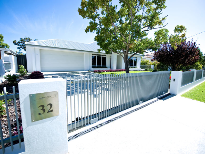 Aluminium Louvre Sliding Gate outside a Perth home