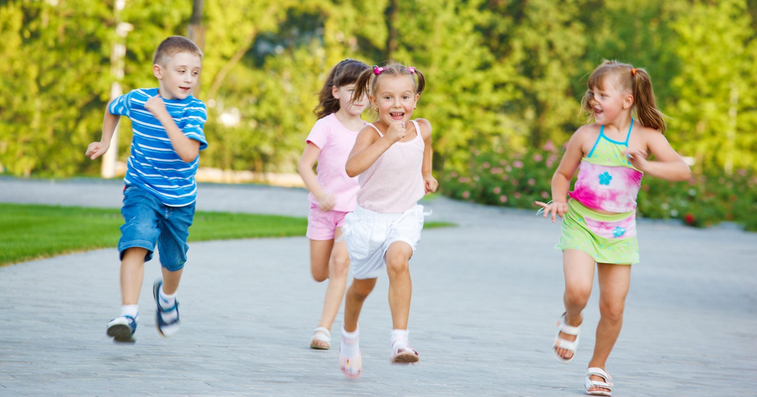 Playing Outside in the Yard: 8 Tips to Keep it Fun & Safe for Kids 